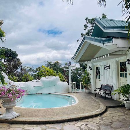Loreland Farm Resort Antipolo Exteriör bild