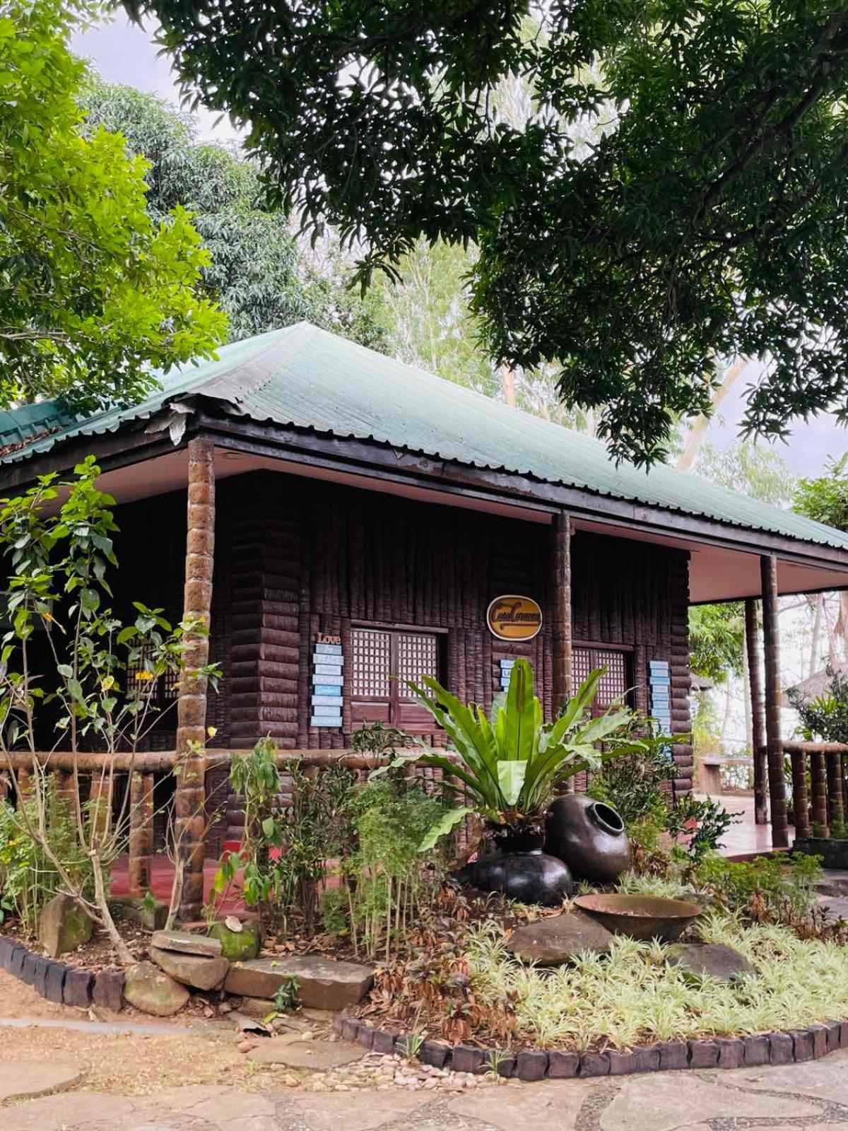 Loreland Farm Resort Antipolo Exteriör bild
