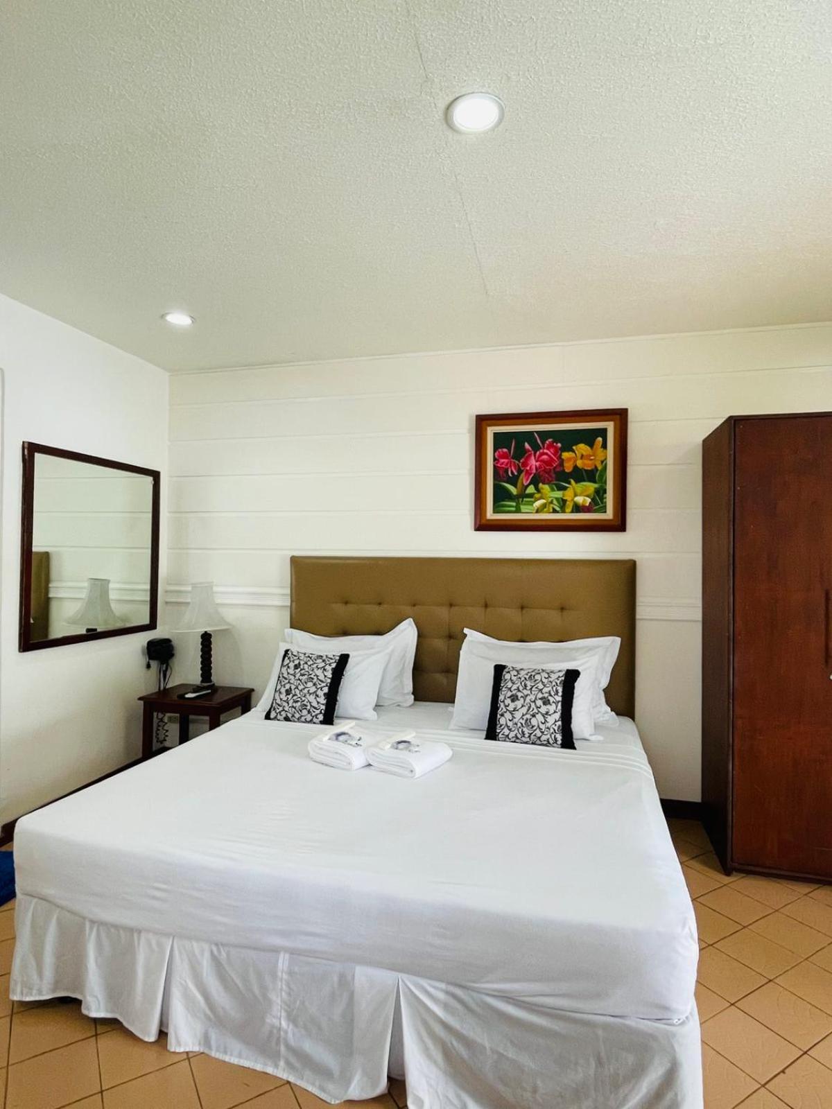 Loreland Farm Resort Antipolo Exteriör bild